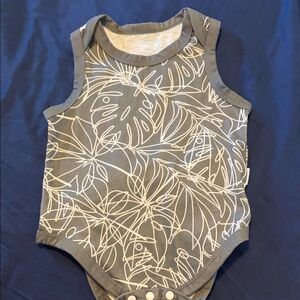 SHEIN Gray Leaf-Print Sleeveless Baby Bodysuit